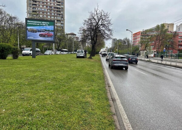 112. bul. Akad. Ivan Geshov - after bul. Bulgaria - dividing strip towards Medical Academy