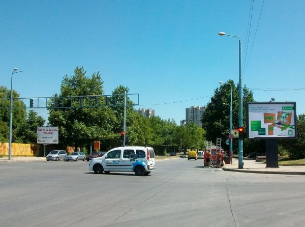 18-1. bul. Vasil Aprilov / ul. Dilyanka - entrance Sofia_towards center