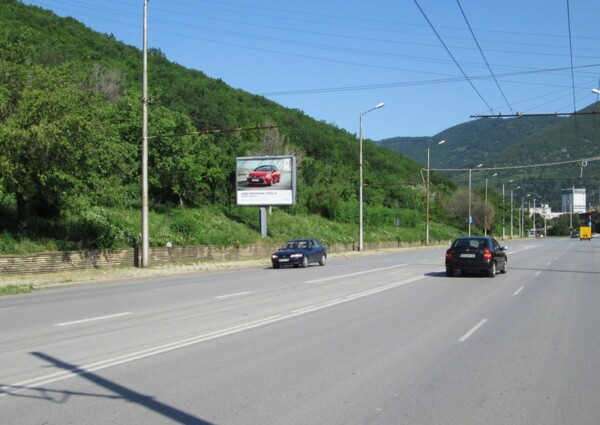 2-2. bul. Bansko Shose - after crossroad with bul. Tsar Simeon_towards center, Municipality Hospital