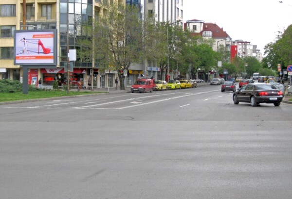25-2. bul. Gotse Delchev / bul. Bulgaria - crossroad against Business center KRIT_towards South Park, Paradise MALL