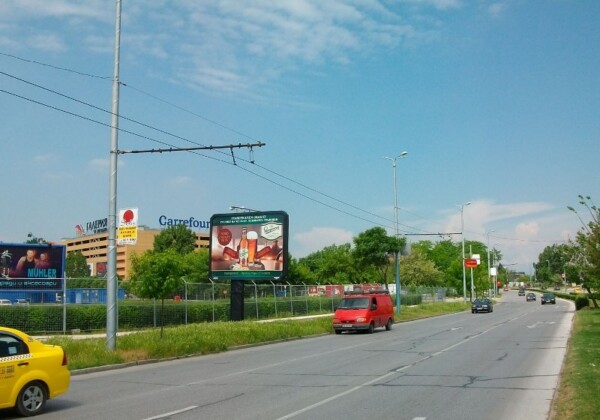 25-2. bul. Osvobozhdenie - in front of METRO, Galeria MALL_towards center