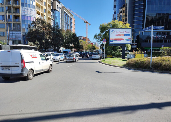 26. bul. Gotse Delchev / bul. Bulgaria - crossroad in front of Business Center KRIT_towards Yuzhen park