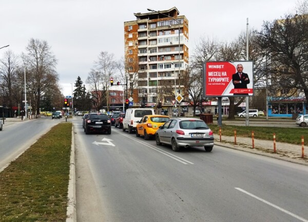 3-1. bul. Rishki prohod / bul. Madara - next to Central Bus Station_towards center
