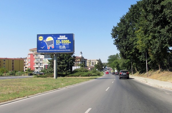 30-1. bul. Knyaz Boris І - in dividing strip towards Golden Sands, Minyor bus-stop_towards center