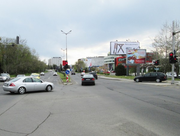 41-1. ul. Transportna - crossroad in front of Plaza MALL_towards METRO, roundabout entrance Burgas