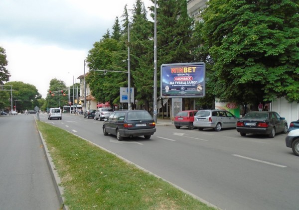 5. bul. Tsar Simeon Veliki / ul. Sv.Bogoroditsa - in front of Union bank