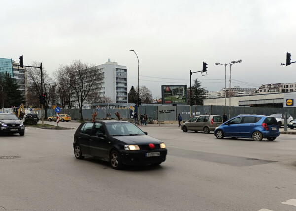 66. bul. Tsar Osvoboditel / ul. Pirin - in front of LIDL