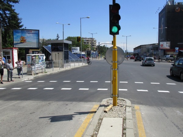 140. ul. Srebarna / bul. Cherni vrah – against Paradise Center MALL entrance