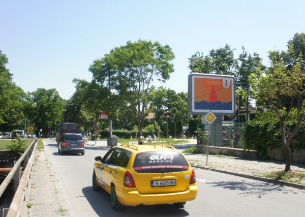 1-1. bul. Tsar Simeon Veliki / ul. Tsar Shishman – near to Ethnographic complex_towards center