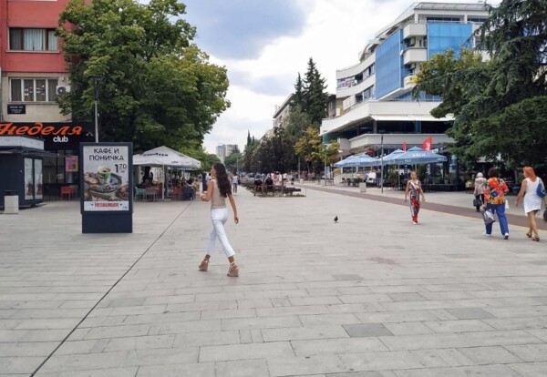3-2. bul. Tsar Simeon Veliki / bul. Metodi Kusev,  in front of Vereya Hotel_towards Municipality