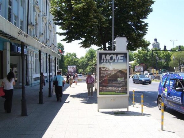 43-2. bul. Vladislav Varnenchik, after bul. Mariya Luiza, against the Cathedrall_towards Sea Garden