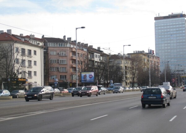 142-2. bul. Cherni Vrah – in front of Nedelya – against Earth and People Museum, CCSofia_towards Hemus Hotel
