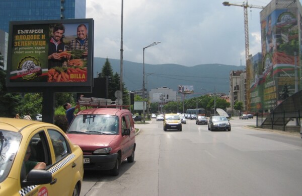 161-2. bul. Bulgaria / bul. Todor Kableshkov – before BILLA, crossroad Bulgaria MALL_towards Bulgaria MALL