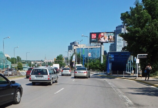 MB 33-1 bul. Kliment Ohridski / bul. G. M. Dimitrov - in front of OMV_towards FIB