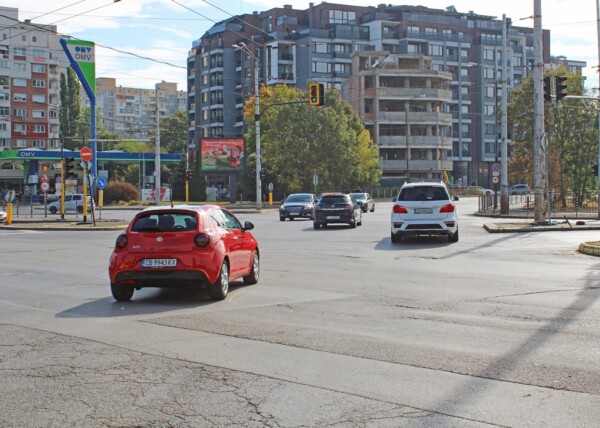 33. bul. Vladimir Vazov / ul. Cherkovna - Chavdar Bridge, in front of OMV