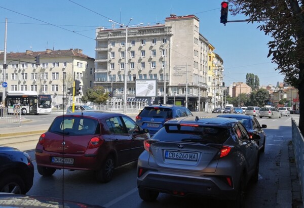 М-1433-2. bul. Evlogi Georgiev / bul. Yanko Sakazov - crossroad Sofia Theatre_towards Serdika Center