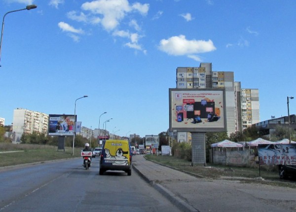 15-1 bul. Tsar Osvoboditel - before crossroad of Kaufland_towards center, Kaufland, LIDL