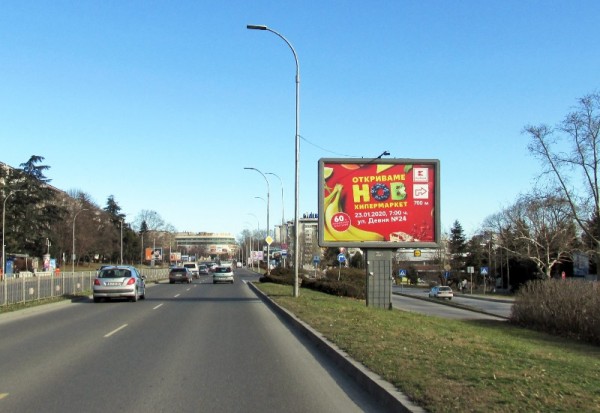 21-1. bul. Vladislav Varnenchik - before SHELL, after Varna Towers Mall_towards center, MALL Varna