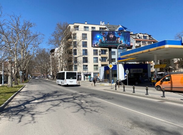 32-1. bul. Vasil Aprilov - fork for Mall Plovdiv - next to Petrol_towards bul. 6th September