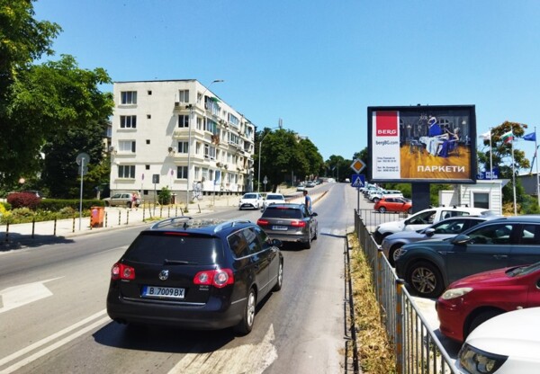 34-1. bul. Primorski / ul. Graf Ignatiev - in front of the entrance to the Port Varna recreation and entertainment area_towards the tunnel
