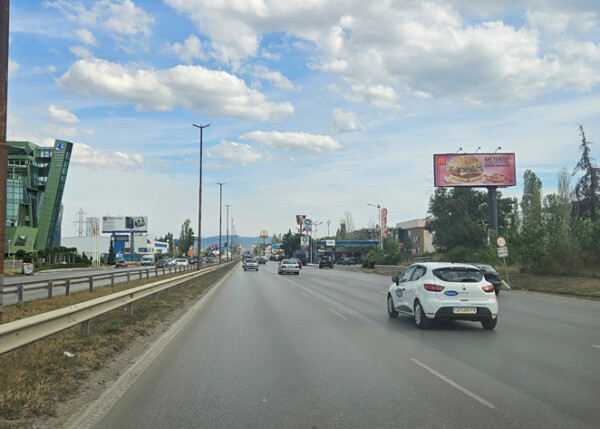 Sfmb 2. bul. Okolovrastno shose - befor OMV, KFC_towards round crossroad bul. Cherni vrah
