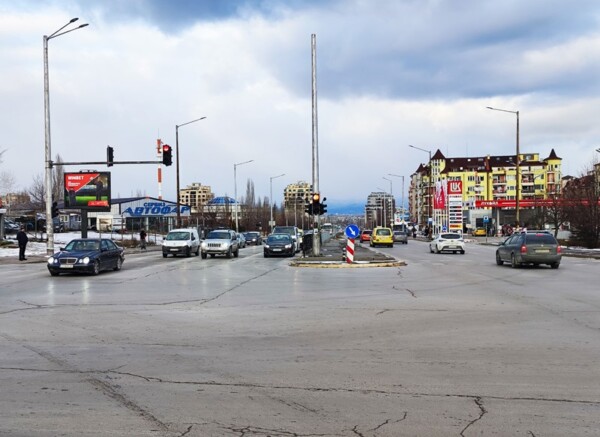172-2. Lyulin - bul. Pancho Vladogerov / bul. Tsaritsa Yoanna, opposite of BILLA, KFC, Lukoil_towards bul. Slivnitsa