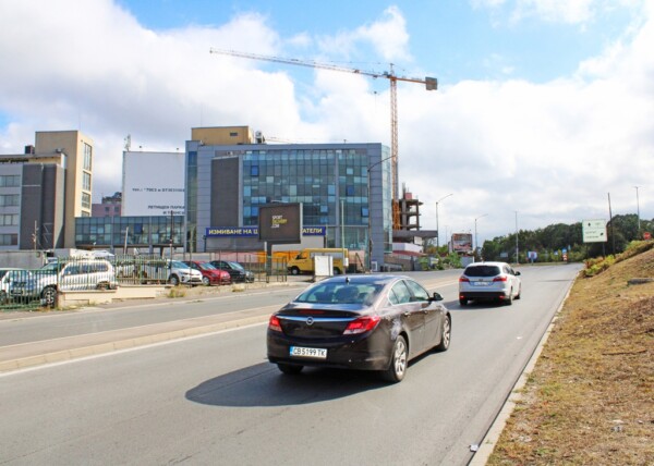 15. Tsarigradsko shosse Blvd. /Hristofor Kolumb Blvd. - local lane, crossroad to the Airport -