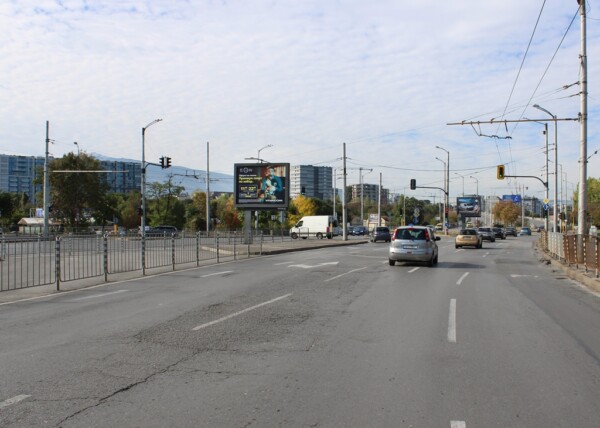 37. bul. Vladimir Vazov / ul. Cherkovna - in dividing strip - crossroad to Chavdar bridge, SHELL, OMV, BILLA -