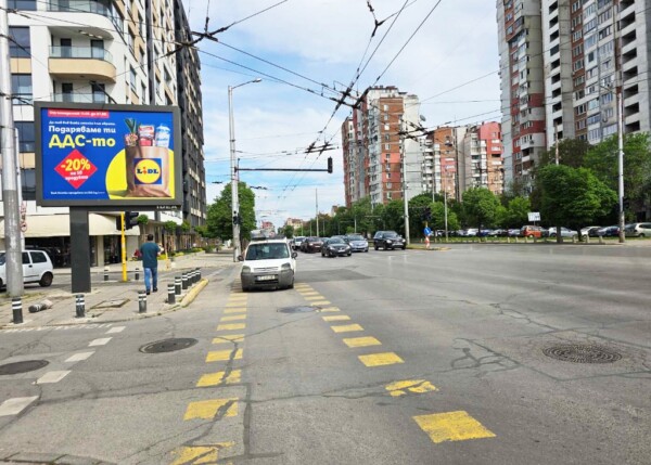 74. bul. Slivnitsa - crossroad before bul. K. Velichkov - in front of "Kenar" -