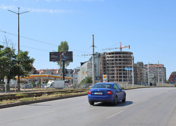 MB 28. Sitnyakovo Blvd./  Botevgradsko shose Blvd. - against Poduyane station crossroad, in front of SHELL -