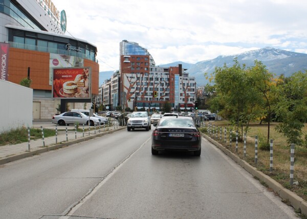 Sf 1. ul. Srebarna / ul. Koziak - crossroad Paradise Center MALL -