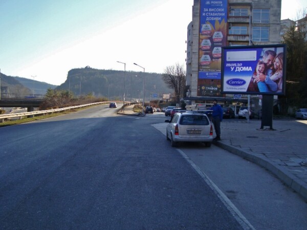 13. bul. Hristo Botev - in front of Bus station_towards South Junction