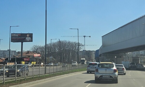 MB 58. Nadezhda - Lomsko shose Blvd. - in front of LIDL -