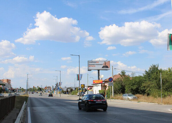 MB 58. Nadezhda - Lomsko shose Blvd. - in front of LIDL