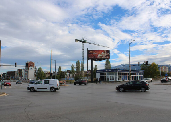 MB 32. Lyulin - bul. Tsaritsa Yoanna / bul. Pancho Vladogerov , opposite of BILLA