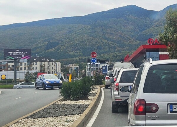 MB 61. Cherni Vrah Blvd. - Dragalevtsi roundabout with Ring Road -