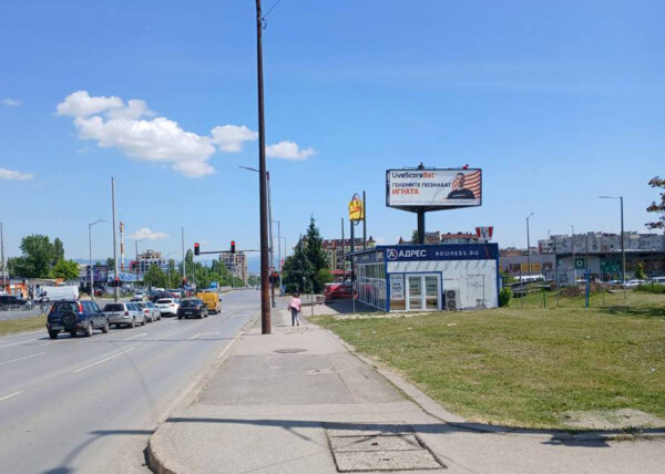 MB 32. Luylin - bul. Tsaritsa Yoanna - in front of  BILLA - -