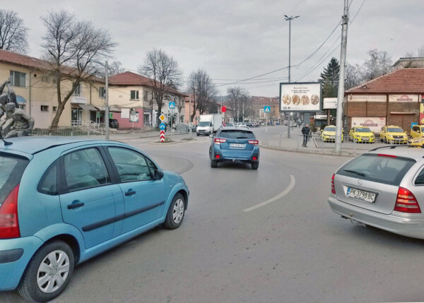 2. Бул. Св.св. Кирил и Методий / ул. Батак