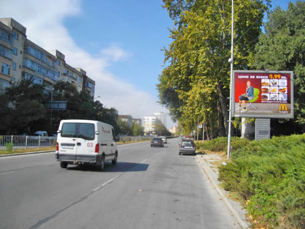 42-1. бул. Васил Левски - след к-ще с бул. 8-ми Приморски полк_посока център