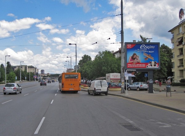 127-1. бул. Черни връх  бул. Свети Наум - срещу CCSofia_посока НДК
