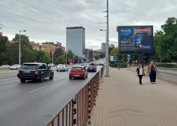 М-35. бул. Черни връх - преди музей Земята и хората