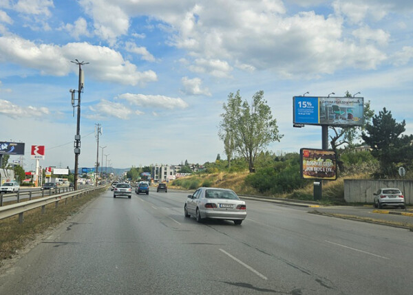 MB 46. бул. Околовръстно шосе - след детелина с бул. България, пред McDonald's, KFC