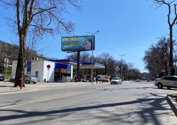 32-2. бул. Васил Априлов, при разклон за MALL Plovdiv - до Петрол_посока Центр.гара