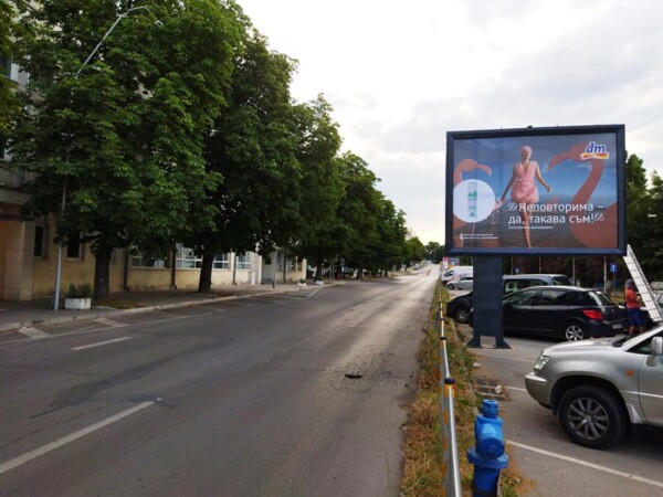 33-1. бул. Приморски  ул. Вардар - пред Централен вход БМФ_посока тунела, Морската градина