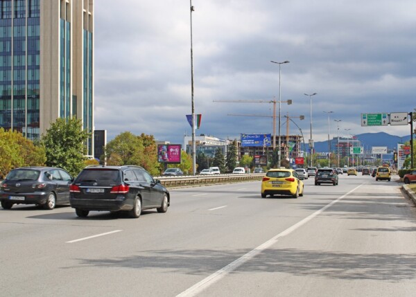 М-329. бул. Цариградско шосе - пред Novotel, преди The MALL -